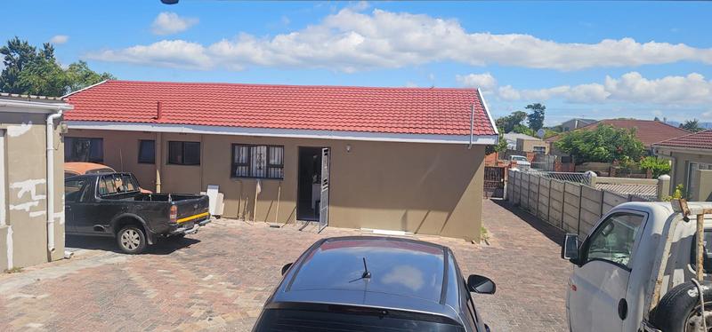 9 Bedroom Property for Sale in Mandalay Western Cape